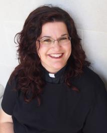 Rev Mindy Bell Professional Photo by Fox smile2